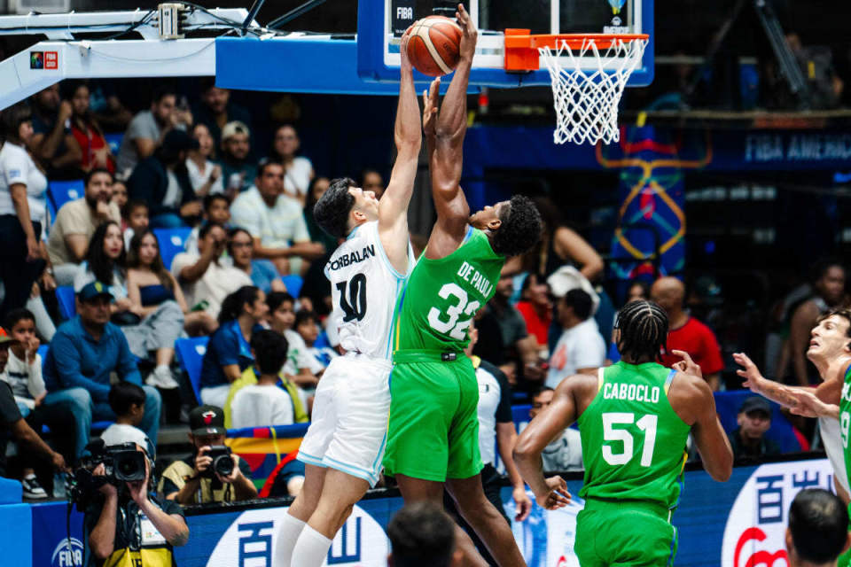 全队没有球, 有追分