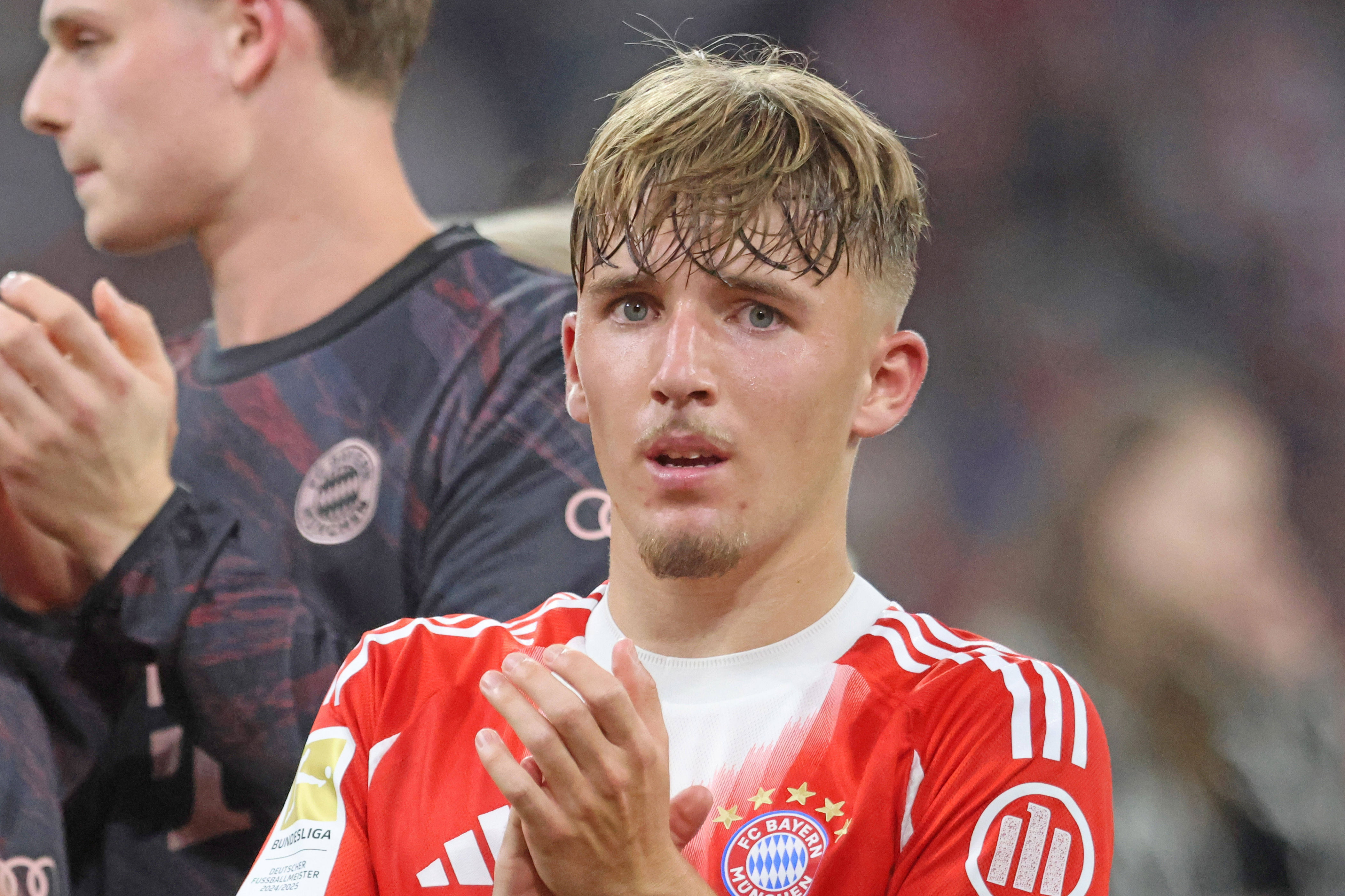 17岁拜仁小将伦纳特-卡尔荣获德国足协颁发的弗里茨-瓦尔特奖银牌